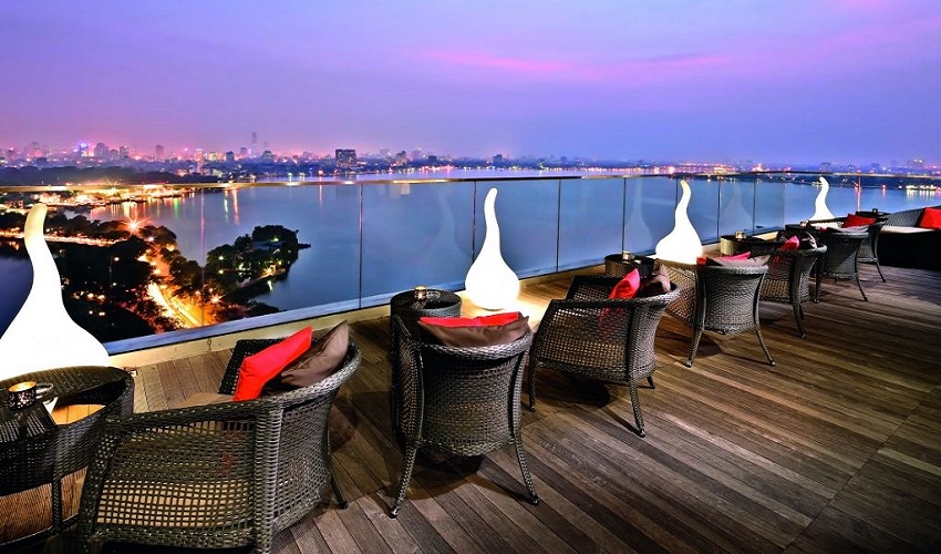 Best-Rooftop-Bars-In-Hanoi-The-Summit-Louge