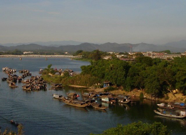 Hue Vietnam Truong Tien bridge
