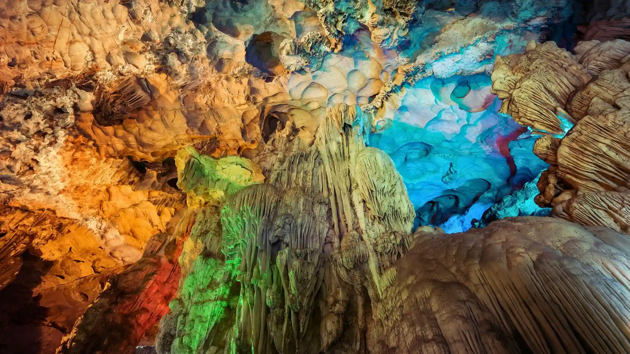 Blog: What is it like to take a cruise trip in Bai Tu Long Bay?