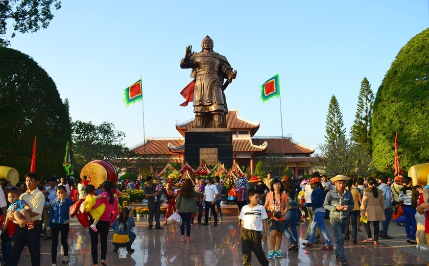 Festivals-in-Vietnam-after -Tet-holiday-Dong Da-festival.jpg