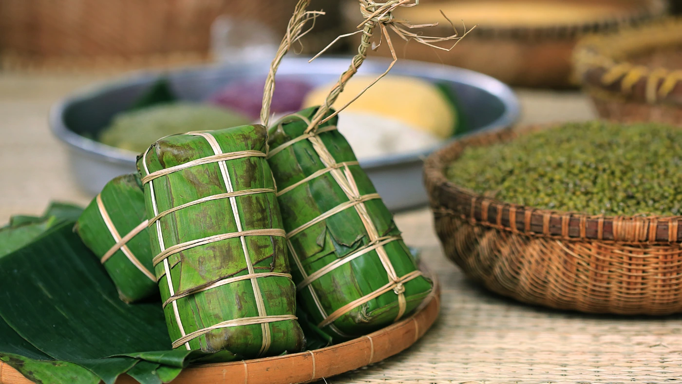 Vietnam-Tet-Holiday-Vietnamese-New-Year-7-Banh-Tet