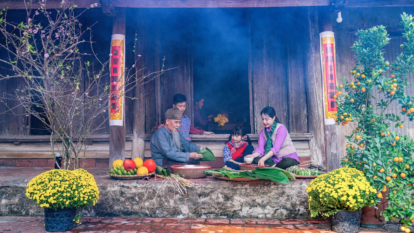 Vietnam-Tet-Holiday-People-Vietnamese-New-Year-4