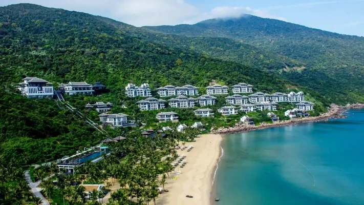 4 Vietnamese resorts honored at World Travel Awards