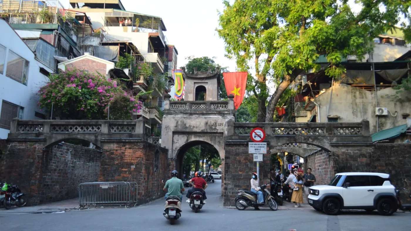 Wander-Through-Hanoi-Old-Quarter.