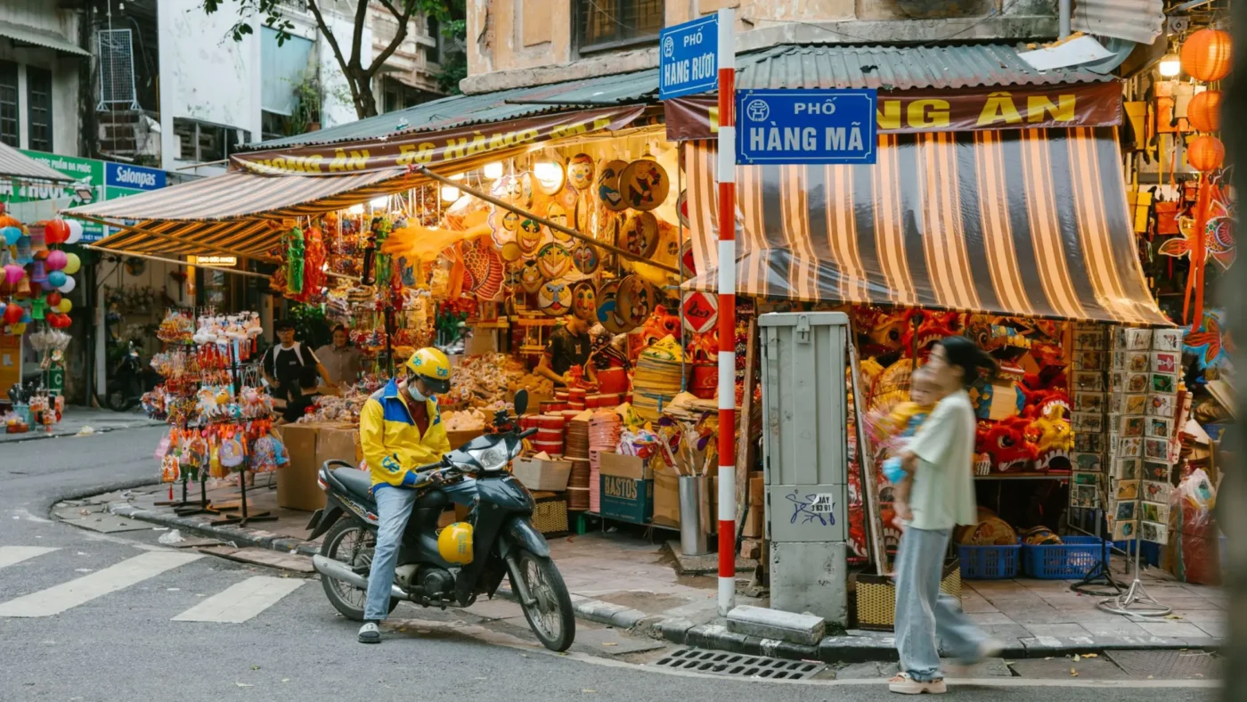 Wander-Through-Hanoi-Old-Quarter-2