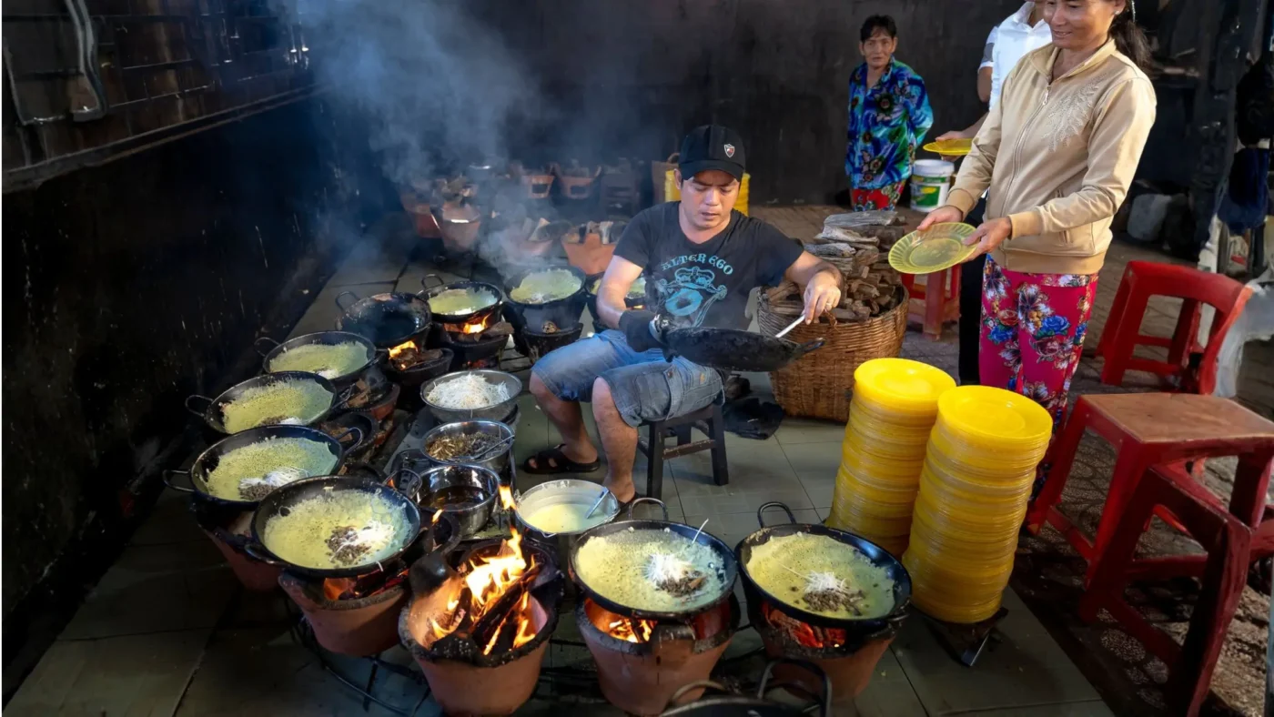 Vietnamese-Cuisine-Street-Food